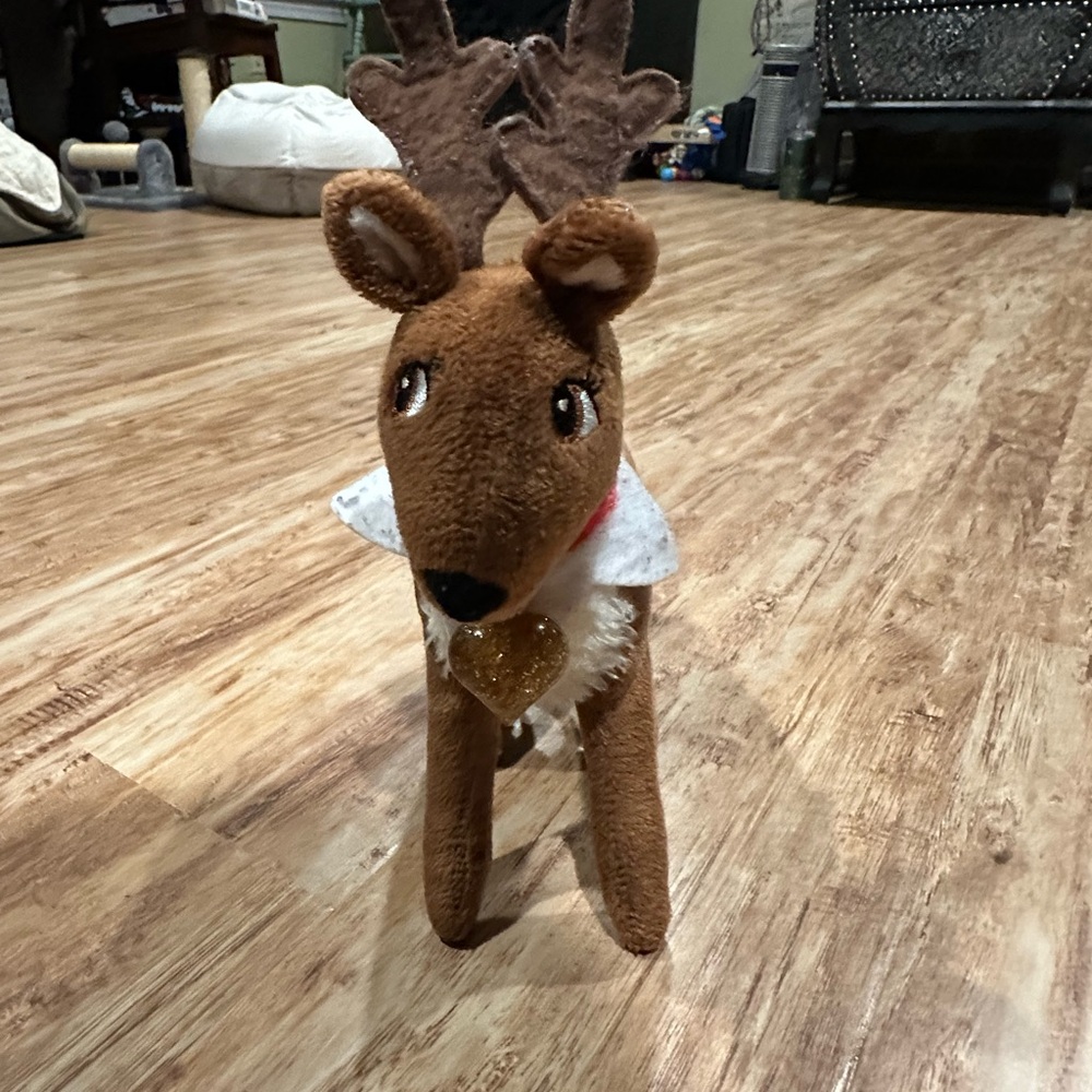 Elf on the Shelf Elf Pets Reindeer Plush with Gold Heart